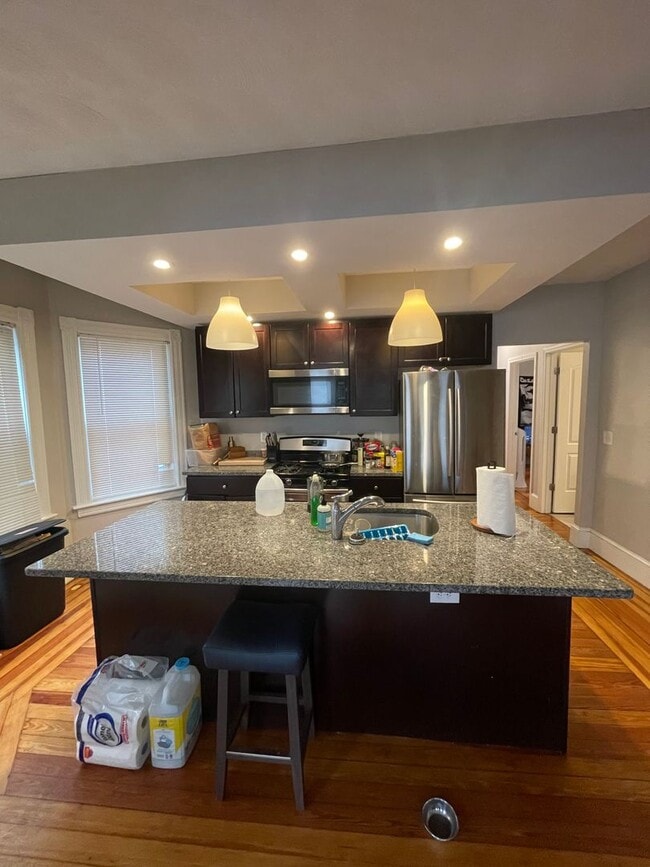 Building Photo - 644 Smith St