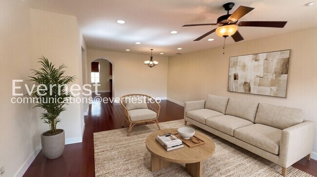 Building Photo - 3-Bed/3.5-Bath Townhome/ Available Now!
