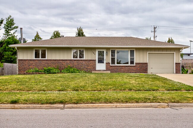 Primary Photo - 105 Lynwood Dr