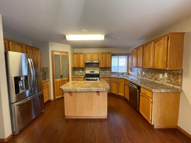 Building Photo - Two Story in Salmon Creek!