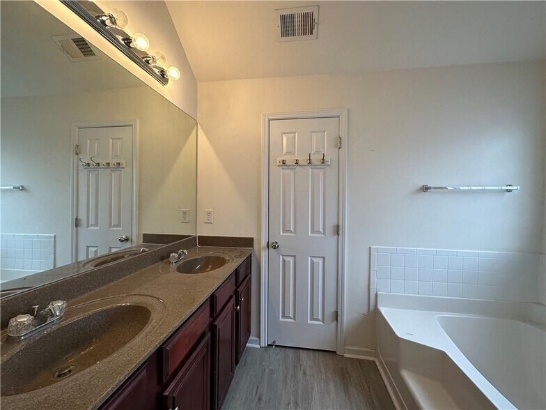 Building Photo - 1335 Rocky Shoals Ln