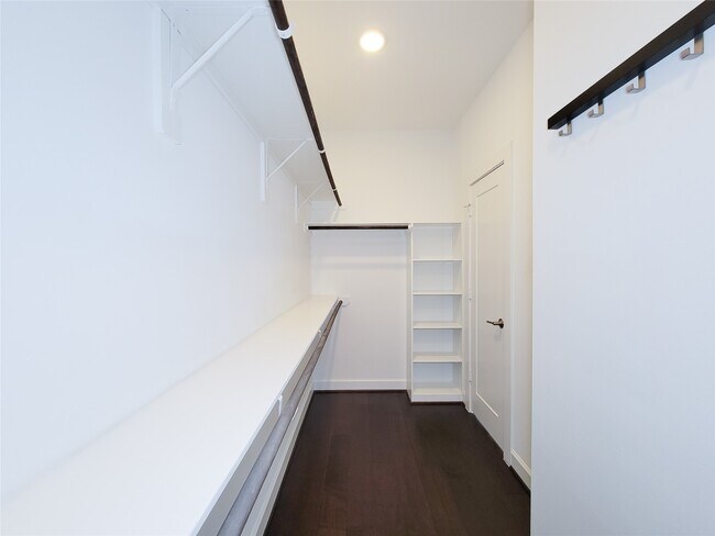 Building Photo - 845 Fisher St