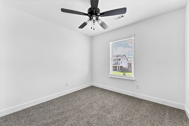 Building Photo - 2070 Wildflower Dr