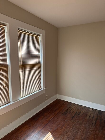 Building Photo - 2004 N Palace Ave