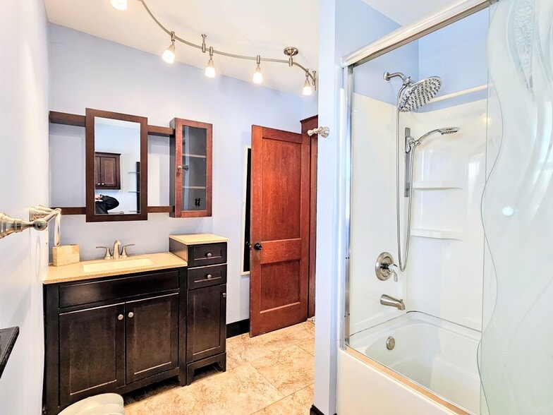 Building Photo - 324 S Broad St