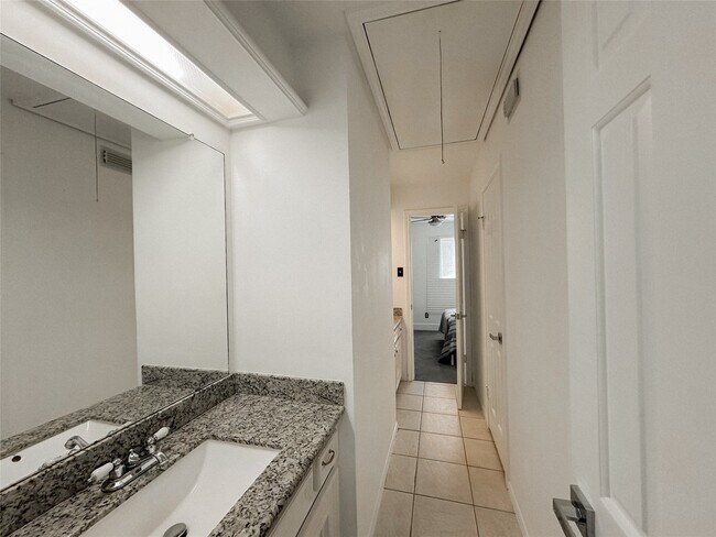 Building Photo - 1914 Hickory Lawn Dr