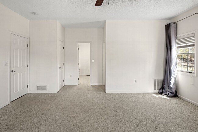 Building Photo - Spacious Cape Cod-Style Home in South Asheville