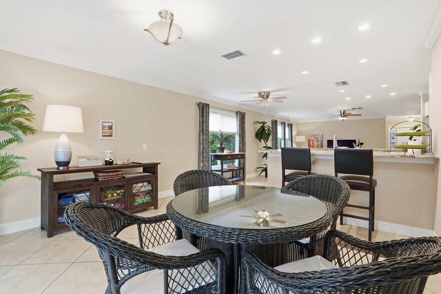 Building Photo - 660 100th Ave N