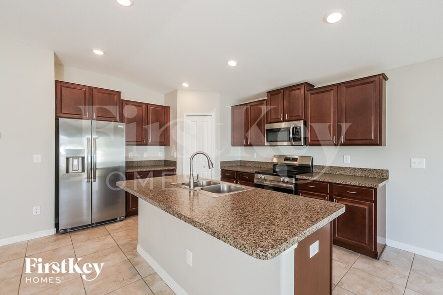 Building Photo - 10621 Standing Stone Dr