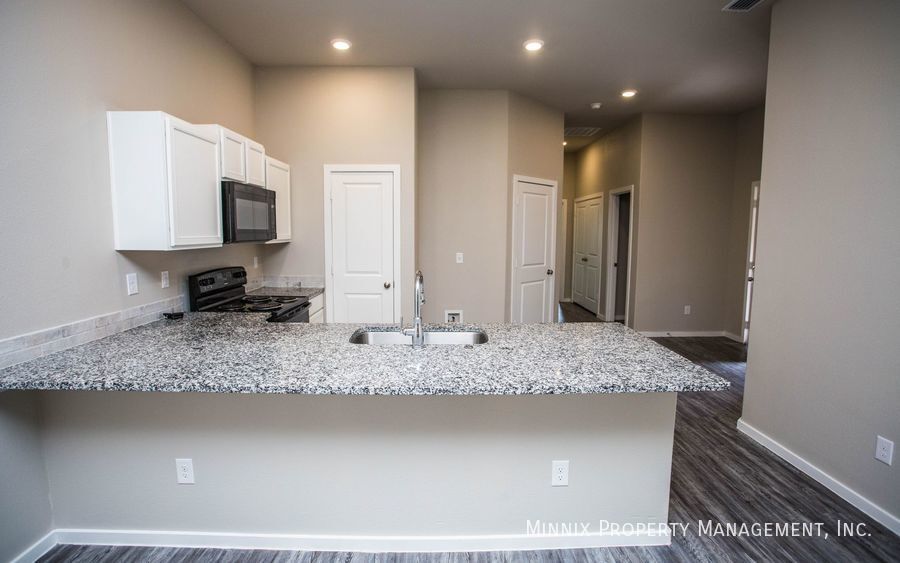 Building Photo - 2102 Langford Ave