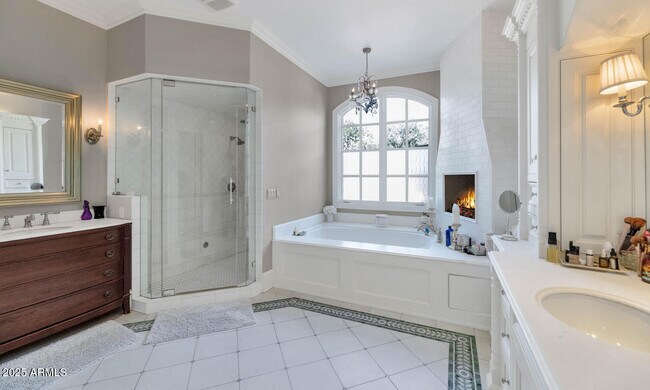 Building Photo - 6032 E Lincoln Dr