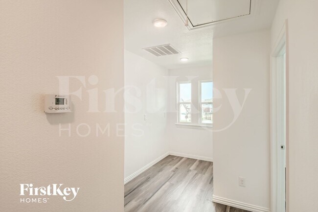 Building Photo - 7360 Parkside Pl Dr