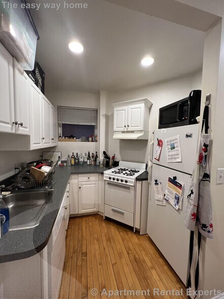 Building Photo - 331 A Harvard St