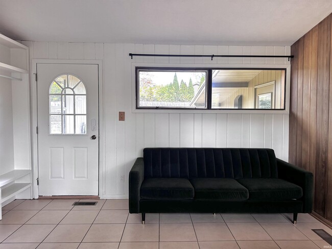 Building Photo - 7102 Woodhue Ln