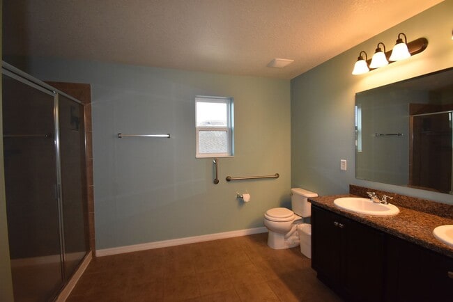 Building Photo - 4 Bed/3.5 Bath, Pool and Waterfront home, ...