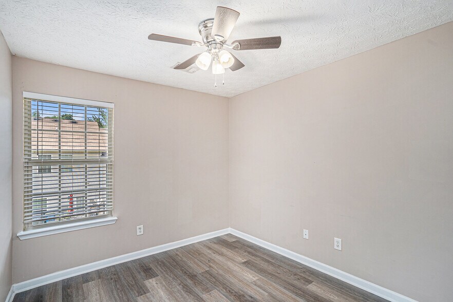 Building Photo - 4155 Park Chase Dr