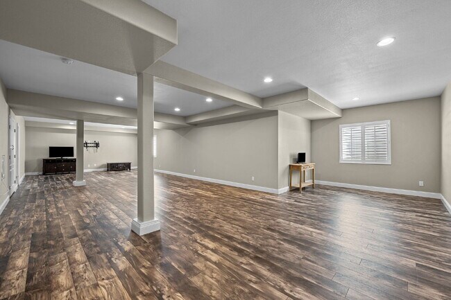 Building Photo - 2414 Leafdale Cir