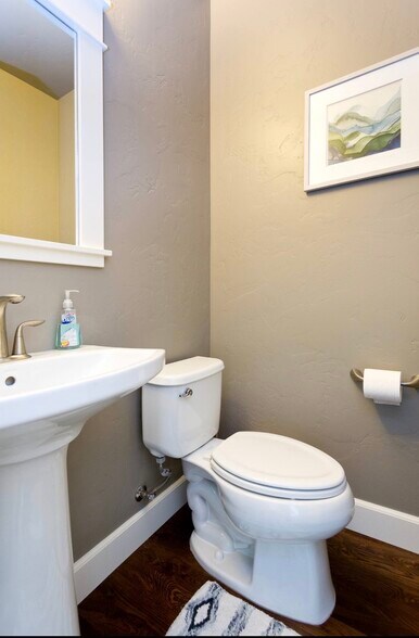 Half bath - 517 W Cagney St