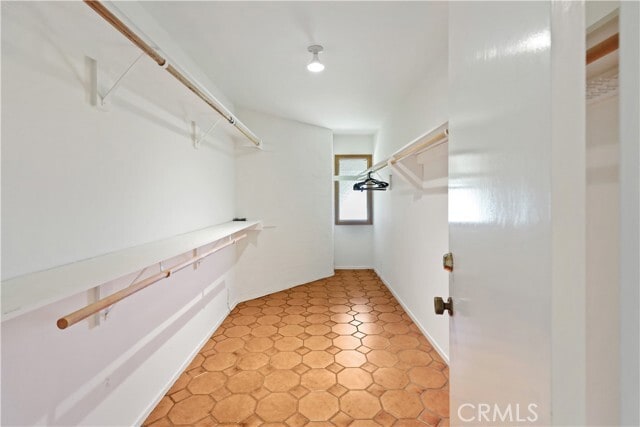 Building Photo - 7161 Grasswood Ave