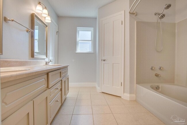 Building Photo - 9880 Creet Cir