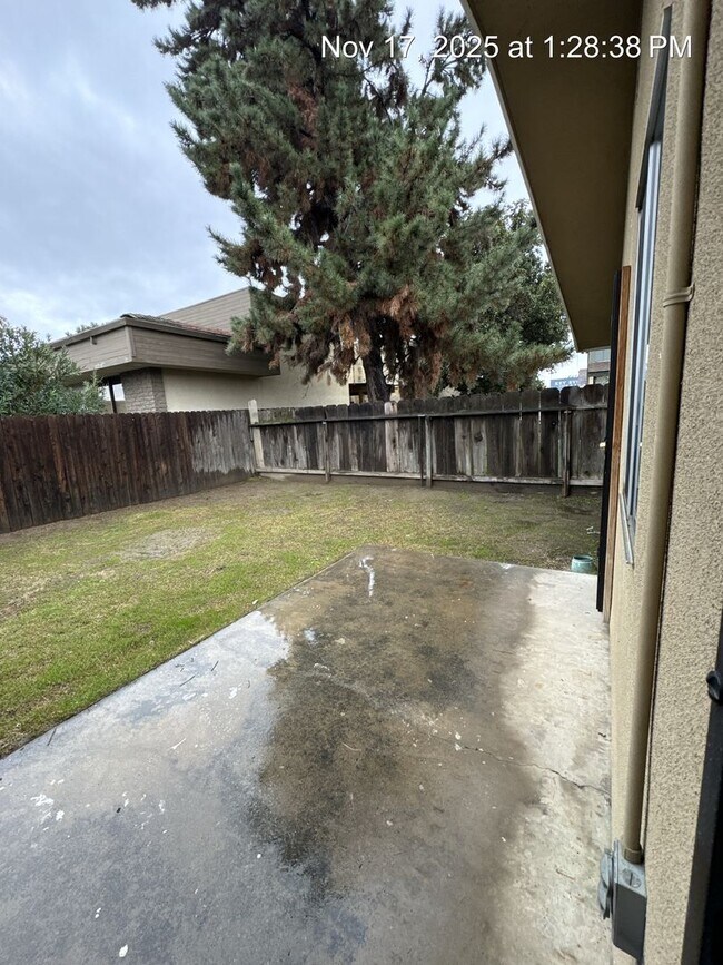 Building Photo - 2968