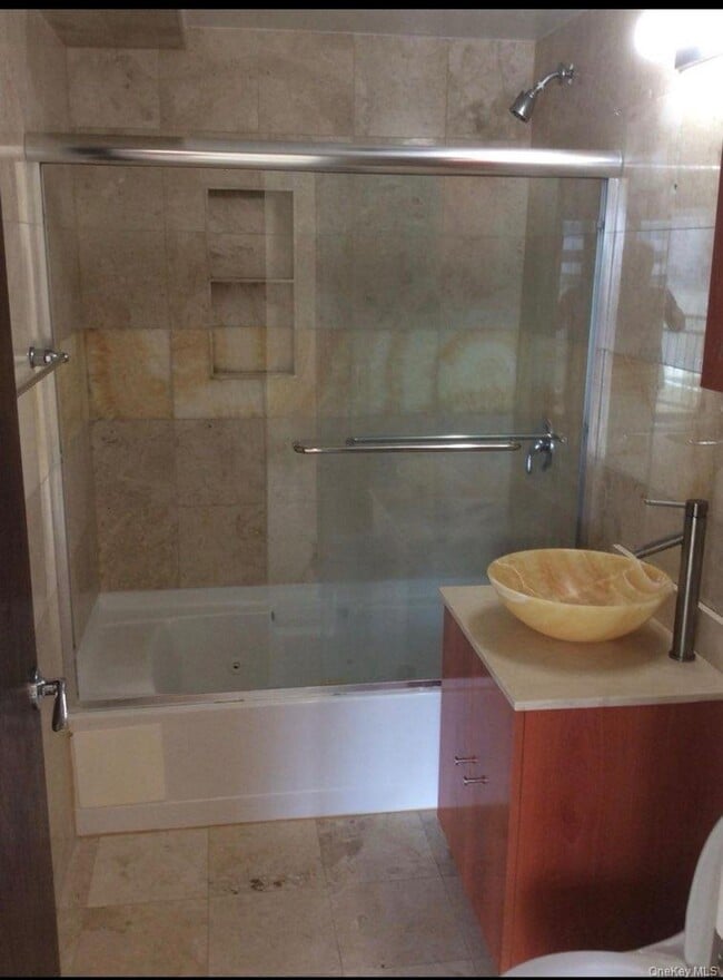 Building Photo - 4 Chelsea Pl