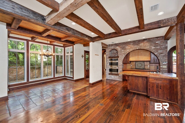 Building Photo - 209 Magnolia Ave