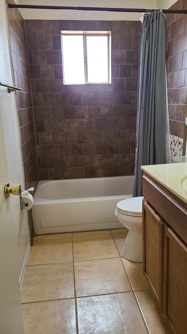 Building Photo - 1345 E Campbell Ave