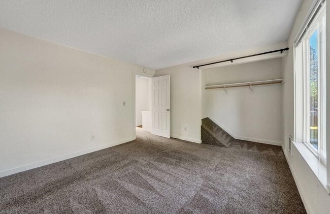 Building Photo - 5147 NE Killingsworth St