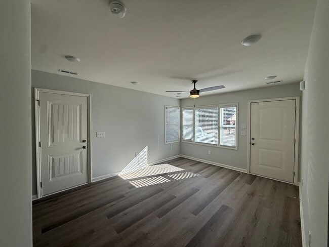 Building Photo - Remodeled 3 Bedroom / 1 Bath Home