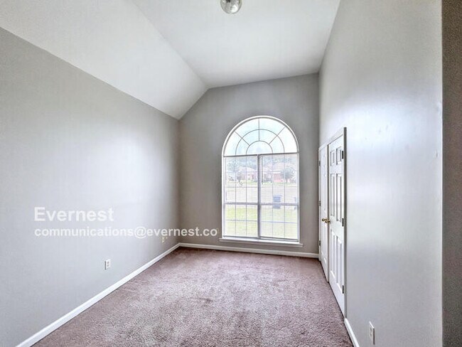 Building Photo - 1512 Amberley Woods Cir