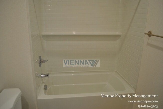 Building Photo - 7076 Auburn Blvd