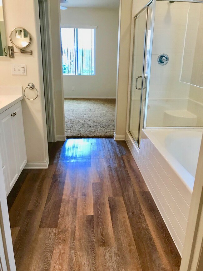 Building Photo - MUST SEE!!! Newer Home 4 bedroom 2 Bath Sp...