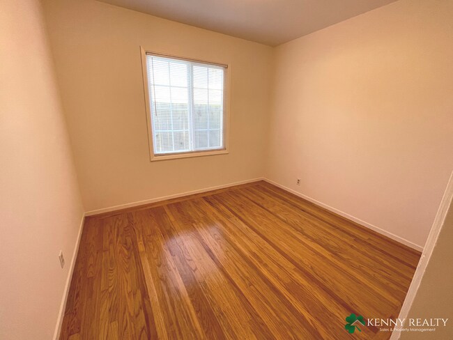 Building Photo - Three Bedroom Home with Lots of Common Area in Sunshine Gardens in SSF