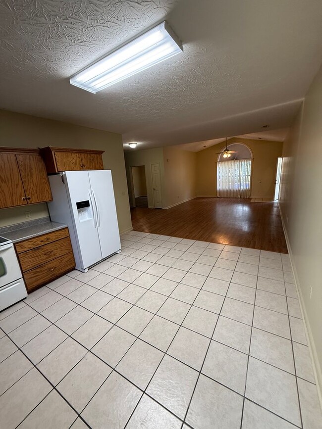 Building Photo - 104 Cedar Tree Ln