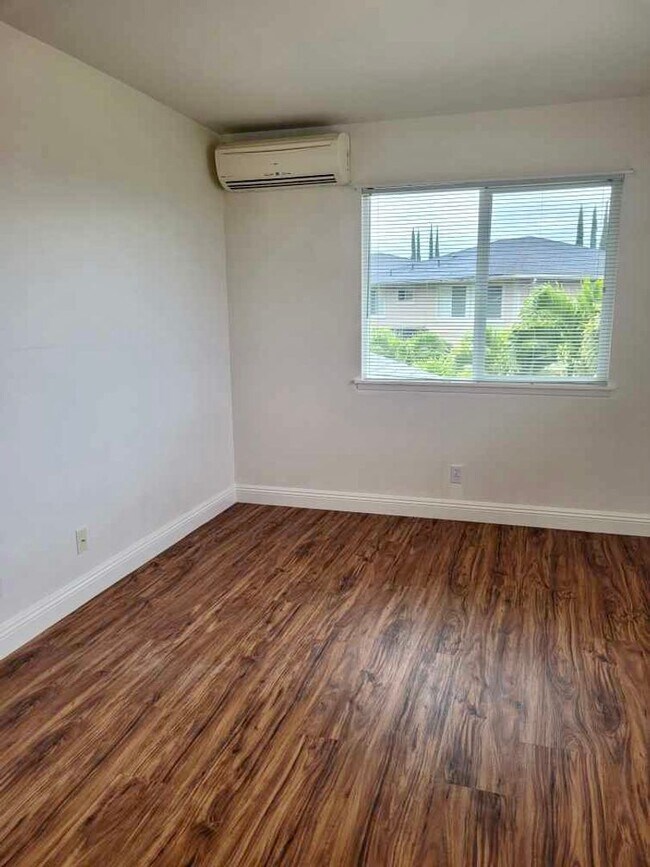 Building Photo - For Rent | 4 Bedroom, 3 Bathroom house with 2 Car Garage