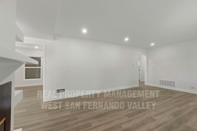 Building Photo - Beautifully Remodeled Single Family Home with Pool