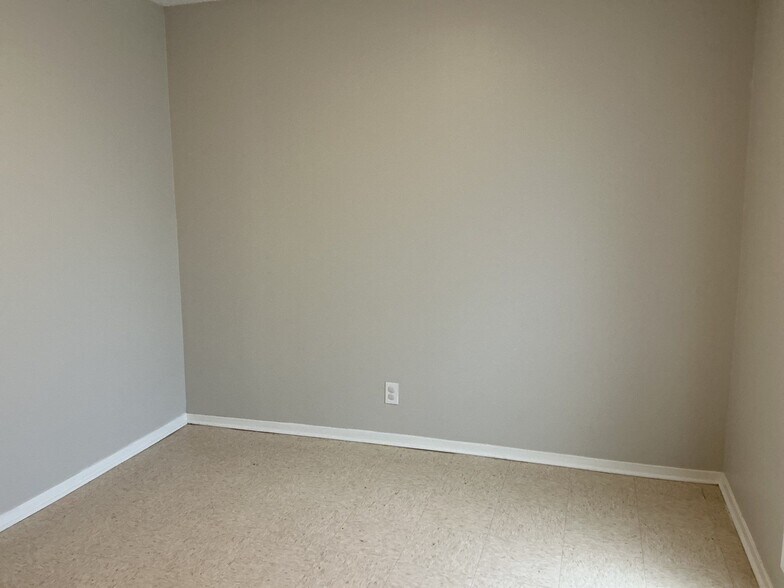 Building Photo - 27 Breezewood Cv
