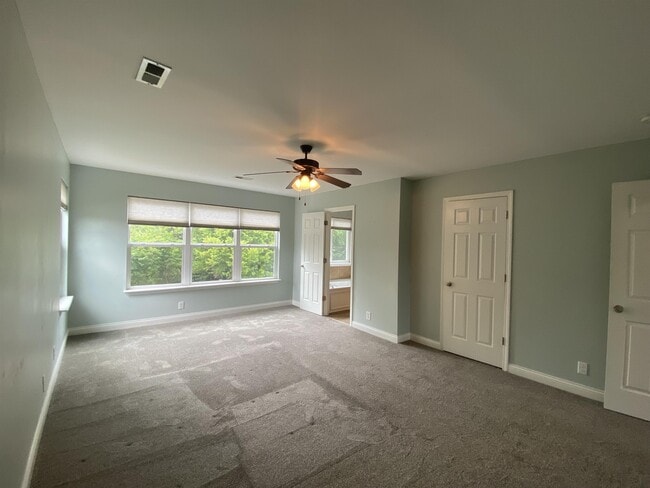 Building Photo - 355 Vineland Pl Dr