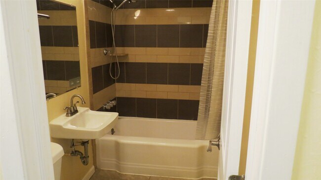 Building Photo - 2224 30th St