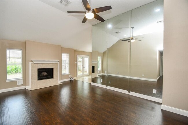 Building Photo - 2915 Pepperwood Dr