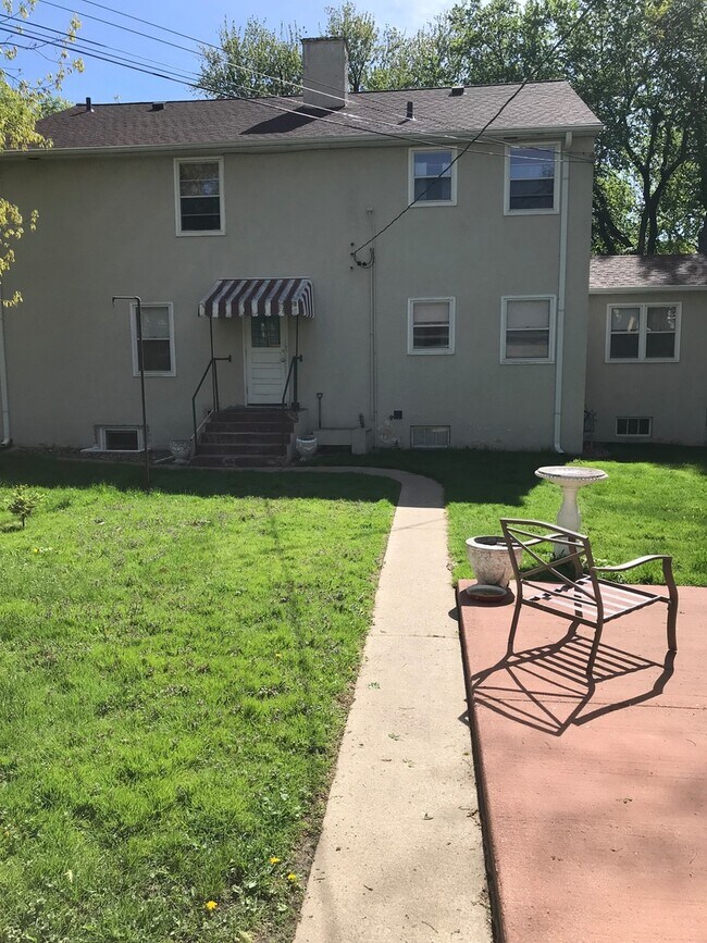 Building Photo - Spacious 1 Bedroom Apartment Near Downtown Sioux Falls!!