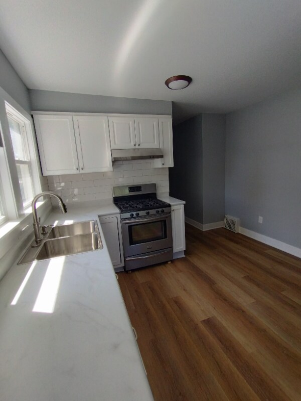 Building Photo - 2643 12th Ave S