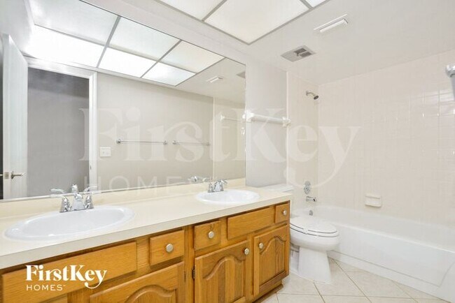 Building Photo - 848 Benchwood Ct