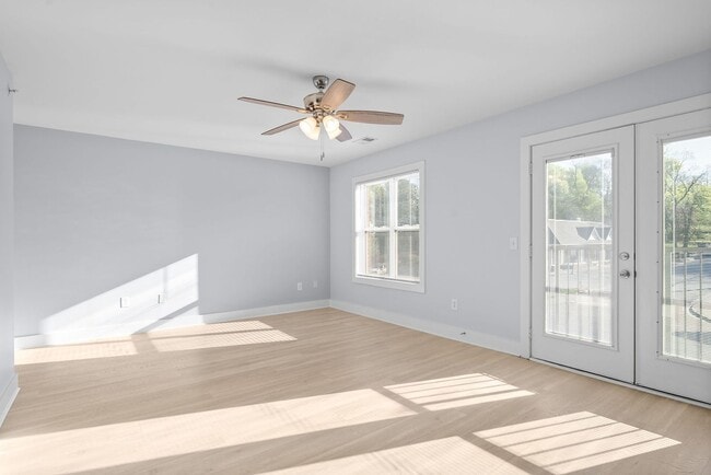 Building Photo - Beautiful 2 Bedroom Condo For Rent Near APSU!