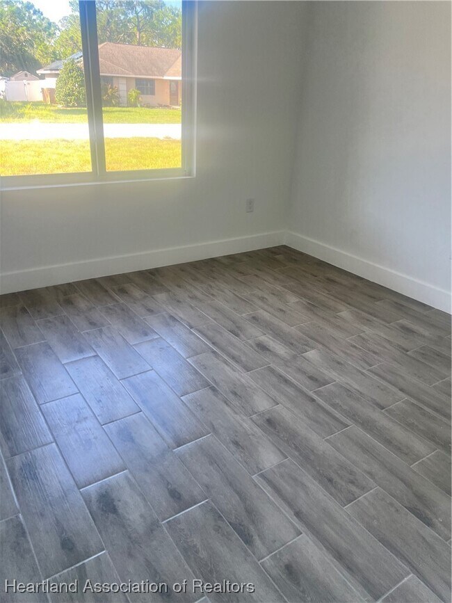 Building Photo - 239 Pelican Ave