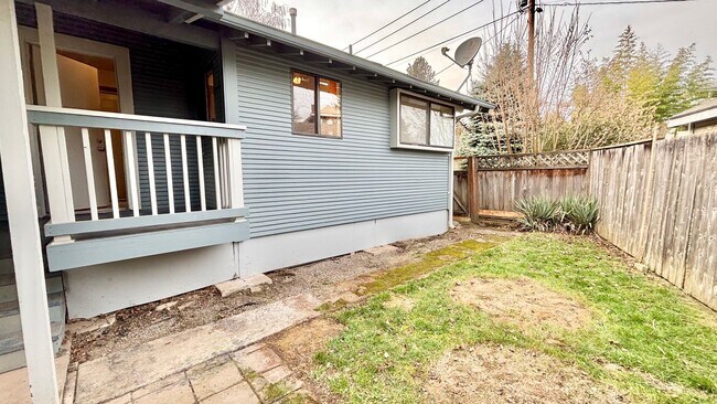 Building Photo - Character-Rich 1912 Home in North Portland – Spacious 2 Bed / 1 Bath