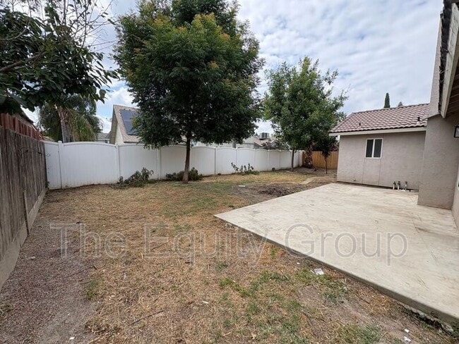 Building Photo - 723 N Simon St