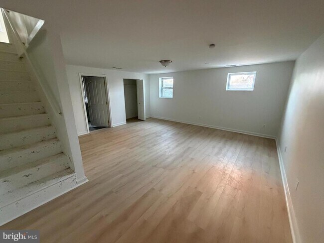 Building Photo - 1304 S Walter Reed Dr