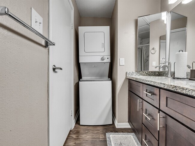 Building Photo - 702 Bering Dr